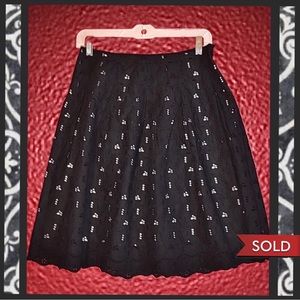 Tahari black eyelet lace skirt w/ white lining (M)